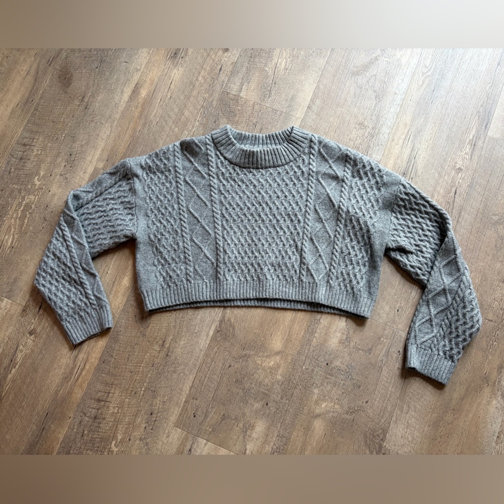 H&M Gray Cable Knit Cropped Sweater Size L Chunky Knit Crewneck Pullover